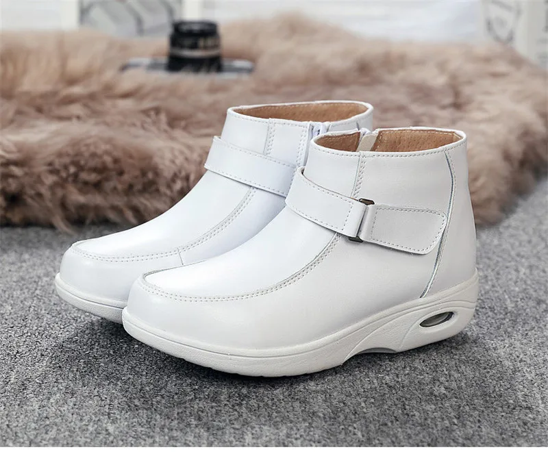 YAERNI Fashion Genuine Leather Women Boots Round Toe Fur Ankle Snow Boots Side Zipper White Warm Female Women Nurse Shoes