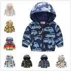 Куртка для маленьких мальчиков с машинками тонкое Детское пальто Модная верхняя одежда с капюшоном для мальчиков детские толстовки ветровка, топ, Свитшот