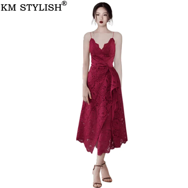 Женское кружевное платье средней длины красное привлекательное облегающее на