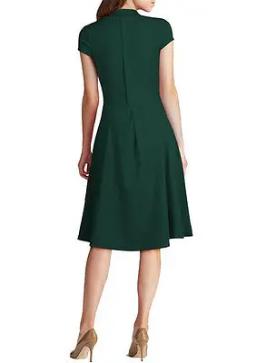 Женское платье в винтажном стиле ретро зеленое с открытой спиной и коротким