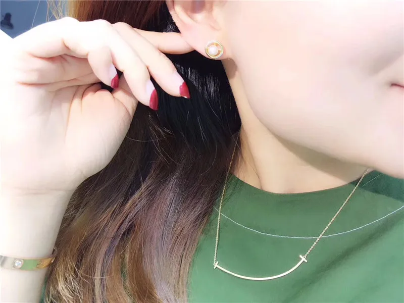 

New Tibetan silver fashion natural freshwater white pearl 5-6MM Stud earrings goddess
