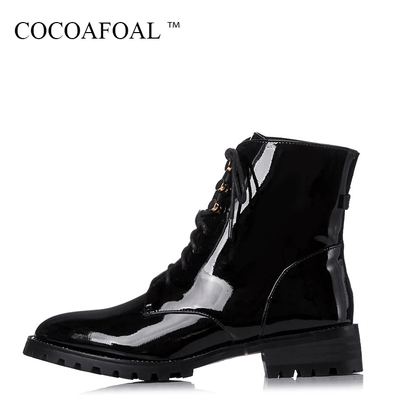 Женские ботинки мартинсы COCOAFOAL черные зимние из натуральной кожи с заклепками
