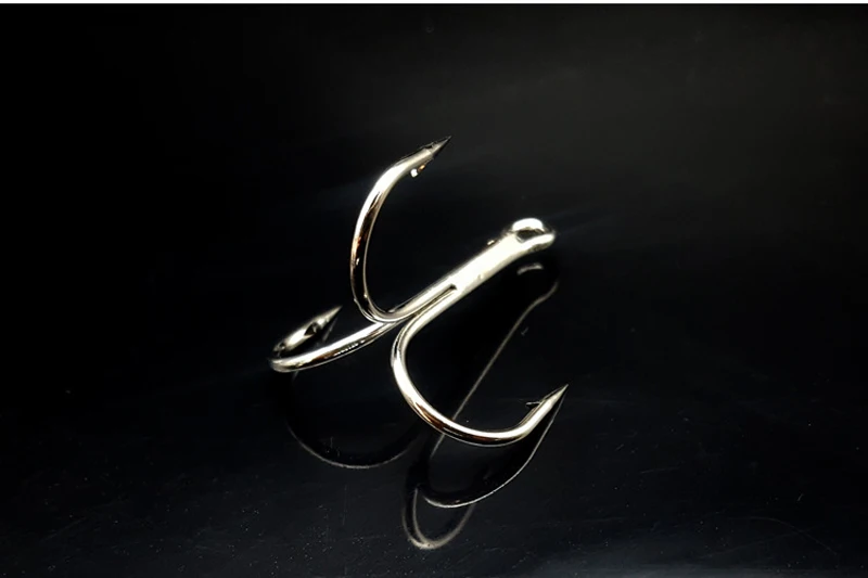 

50pcs/lot Treble Fishing Hook In Storage Box Sharpened Treble Hook Size 2/4/6/8/10 Barbed Fishhook Silver/Black Color