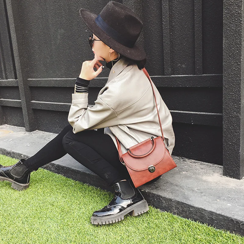 Сумка на плечо женская из искусственной кожи маленький мессенджер через модный