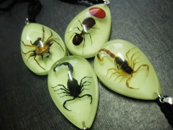 

FREE SHIPPING yqtdmy 12 PCS Make quality guarantee insects to mix Luminous insect jewelry pendant
