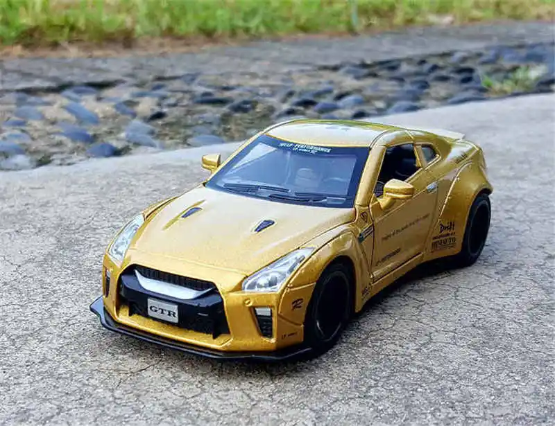Золотой 1:32 игрушечный автомобиль Nissan GTR, металлическая игрушка, гоночный автомобиль из сплава, Литые и игрушечные транспортные средства, модель автомобиля, масштабная модель автомобиля, игрушки для детей, подарок - Цвет: Золотой