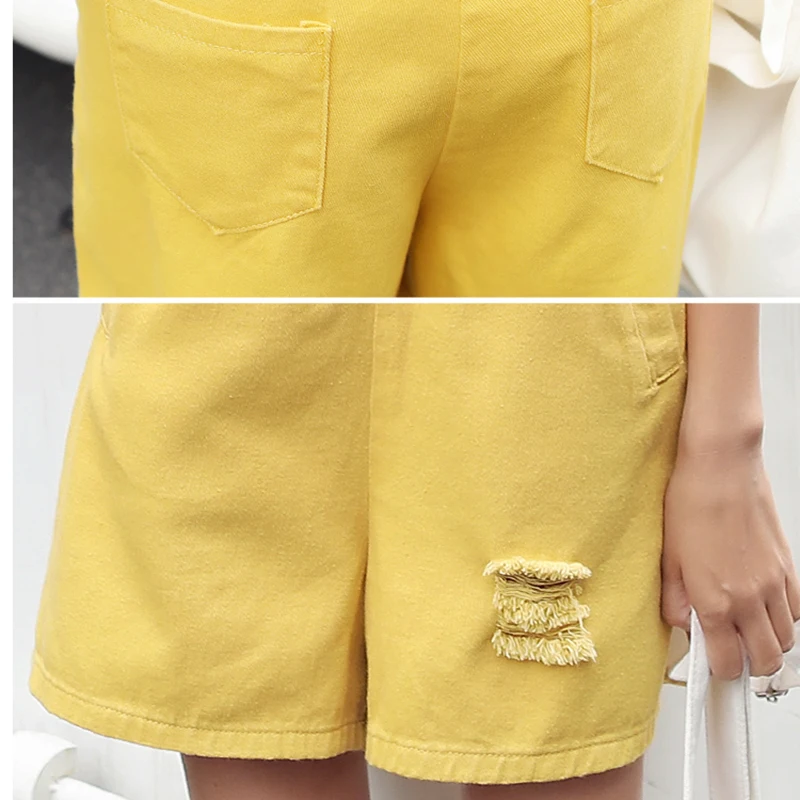 Женский джинсовый комбинезон на подтяжках желтый короткий в уличном стиле