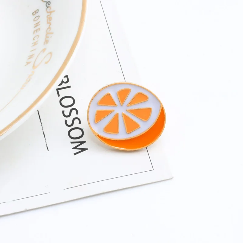 Мультяшные броши и булавки с фруктами милые эмалированные значки бананом