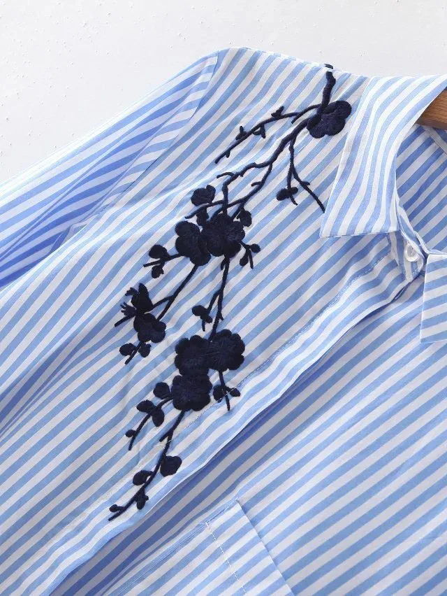 Женская блузка с вышивкой синяя хлопковая рубашка в полоску топ отложным