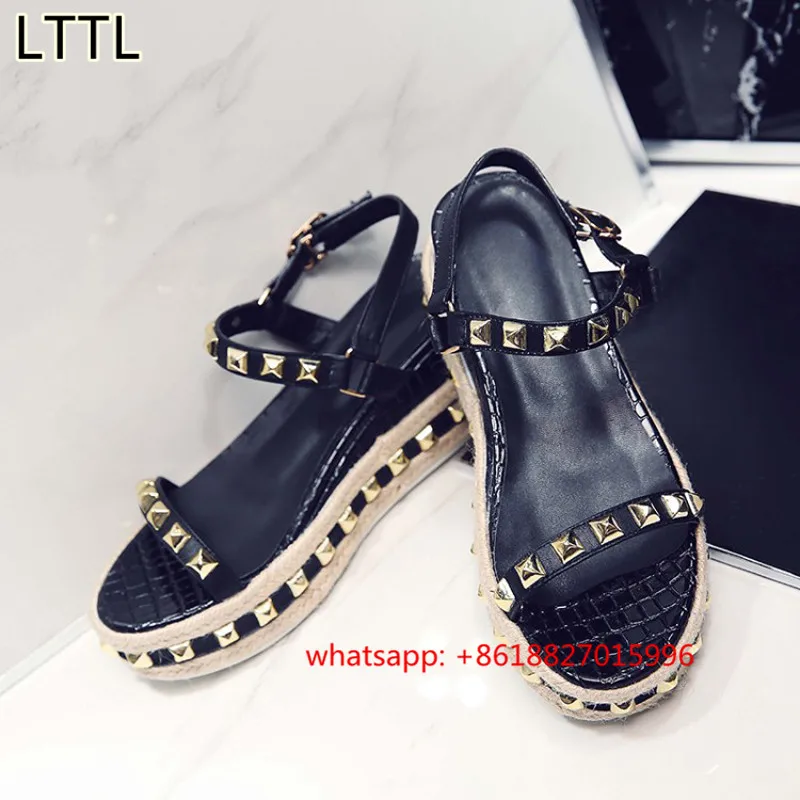 LTTL Дизайнер Заклепки Платформы Клинья женщин Сандалии с Открытым Носком
