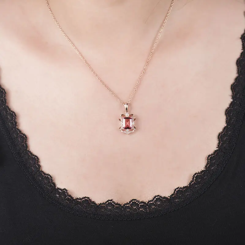 Подвеска из розового золота 18 карат с натуральным изумрудом 7x9 мм|natural diamond