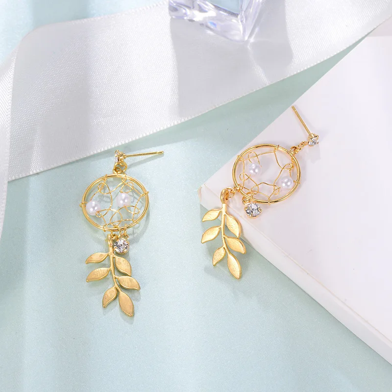 Женские серьги-подвески в виде листьев Ловец снов из сплава с жемчугом и стразами