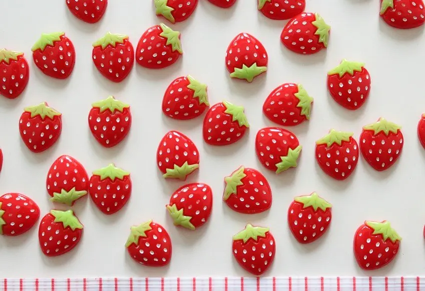 

250pcs bulk sale Resin little kawaii Strawberries Deco cabochons Flatbacks 15x18mm- free shipping