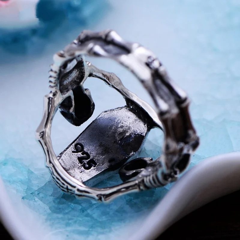 Hot Sale Vintage Silver Color Vampire Bat Skull Ring Punk Rock Style Men's Finger Ring Motorbiker Jewelry anel masculino