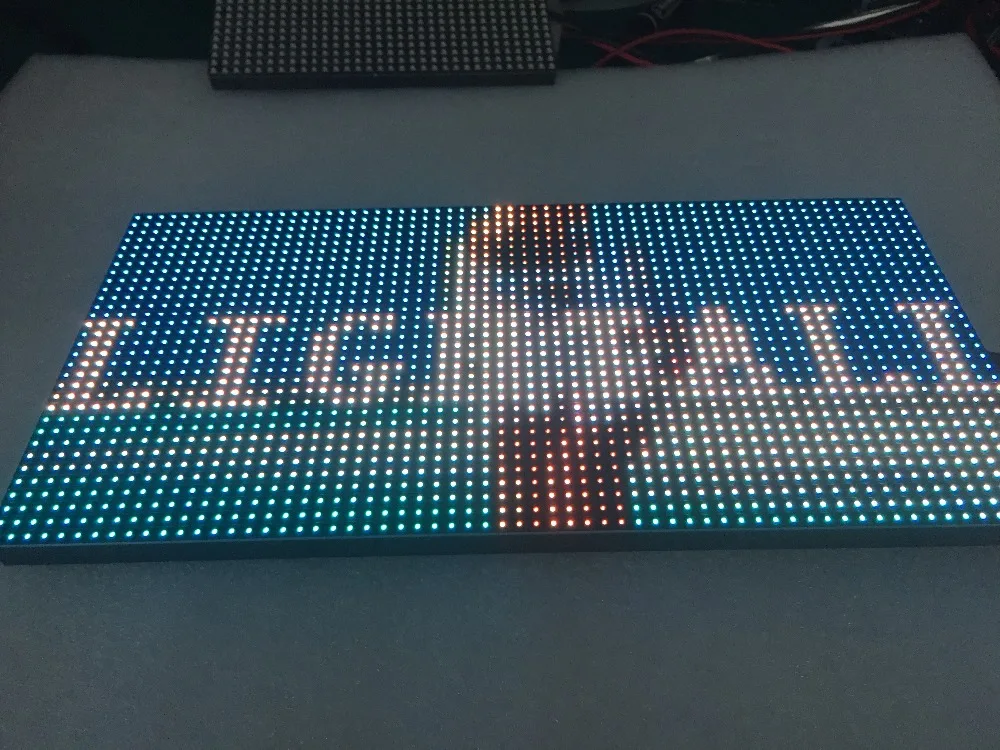 64x32 пикселя RGB P7.62 Внутренний светодиодный модуль видеостена 488x244 мм ная