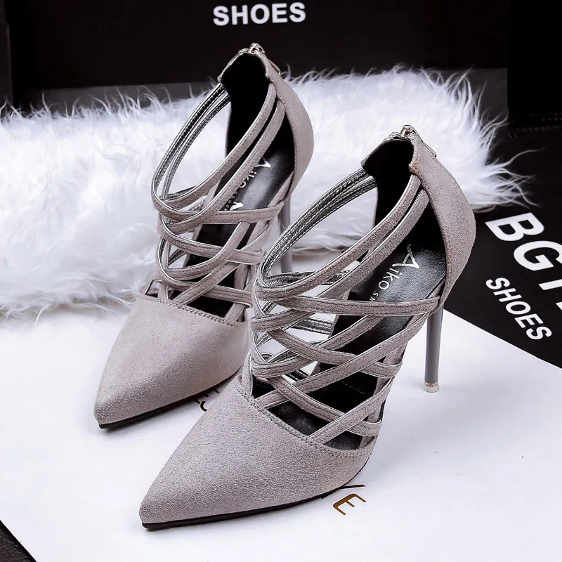 Разноцветные пикантные тонкие туфли из замши с острым носком в европейском и