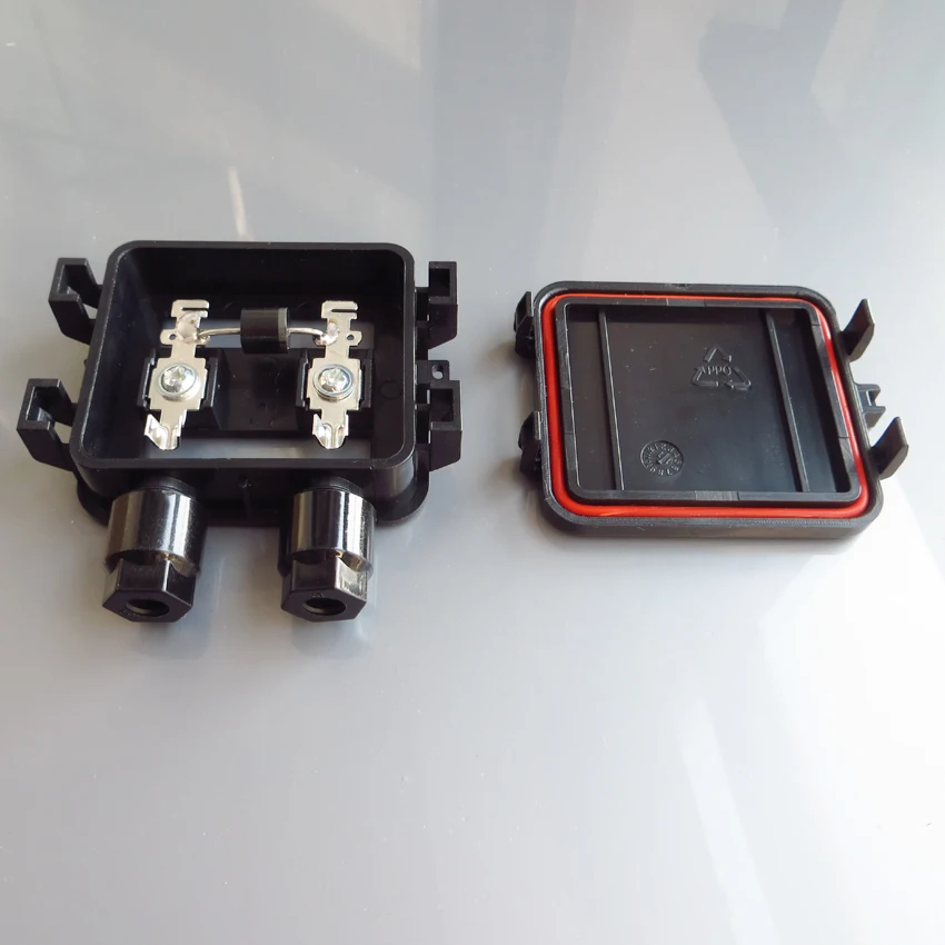 Распределительная коробка для солнечной панели 30-70 Вт PV-BX2020C-2S водонепроницаемая