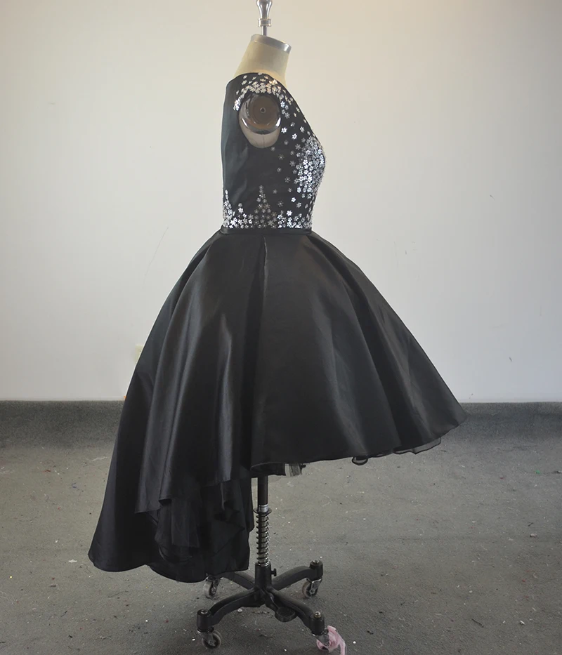 Модное платье с бусинами и цветами сливы неправильной формы для свадебной