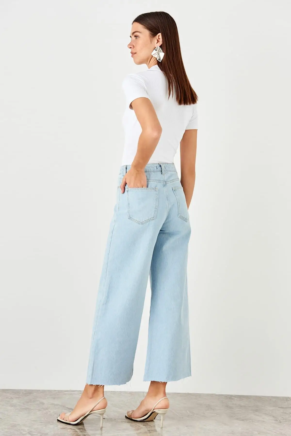 Trendyol Индиго узкие джинсы с дискретной высокой посадкой широкие TCLSS19LR0085| |