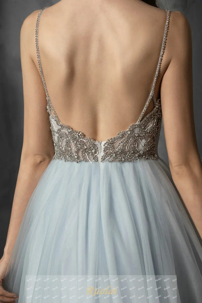 Элегантное вечернее платье с длинным иллюзионным v-образным вырезом а-силуэта