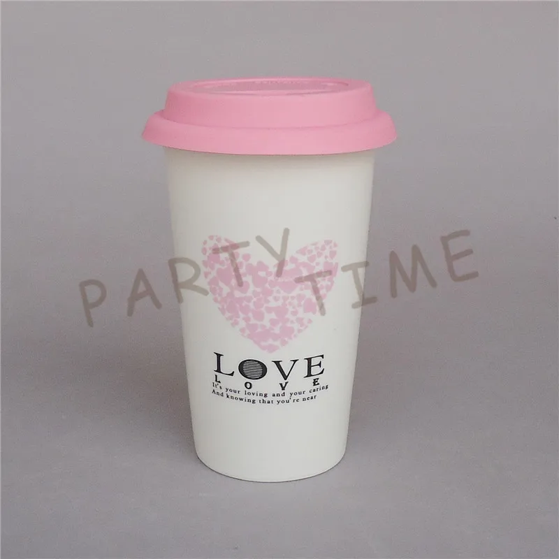 Фарфоровый в форме сердца узор кружка для путешествий изолированная влюбленных