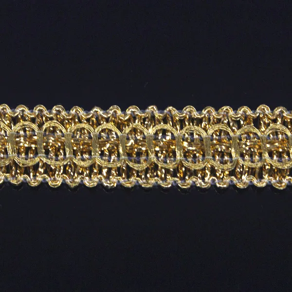 Плетеная кружевная лента с золотым металлическим украшением вышитая аппликация