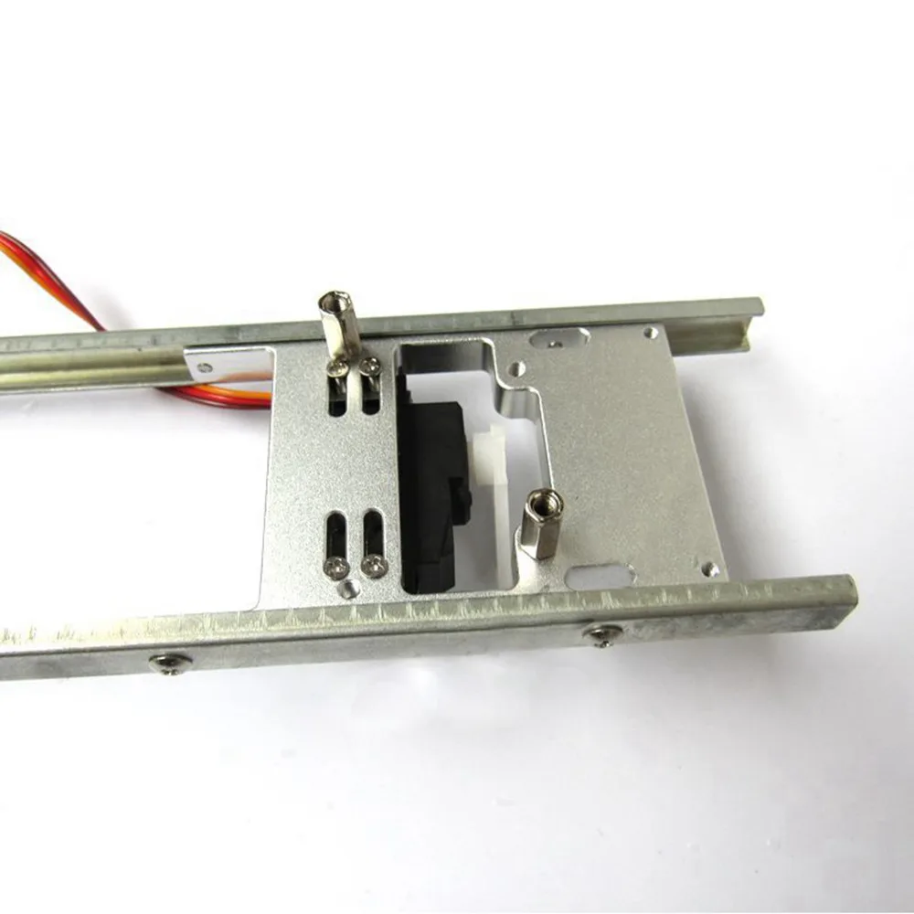 Обновленная металлическая часть сервопривода рулевого управления с винтами и