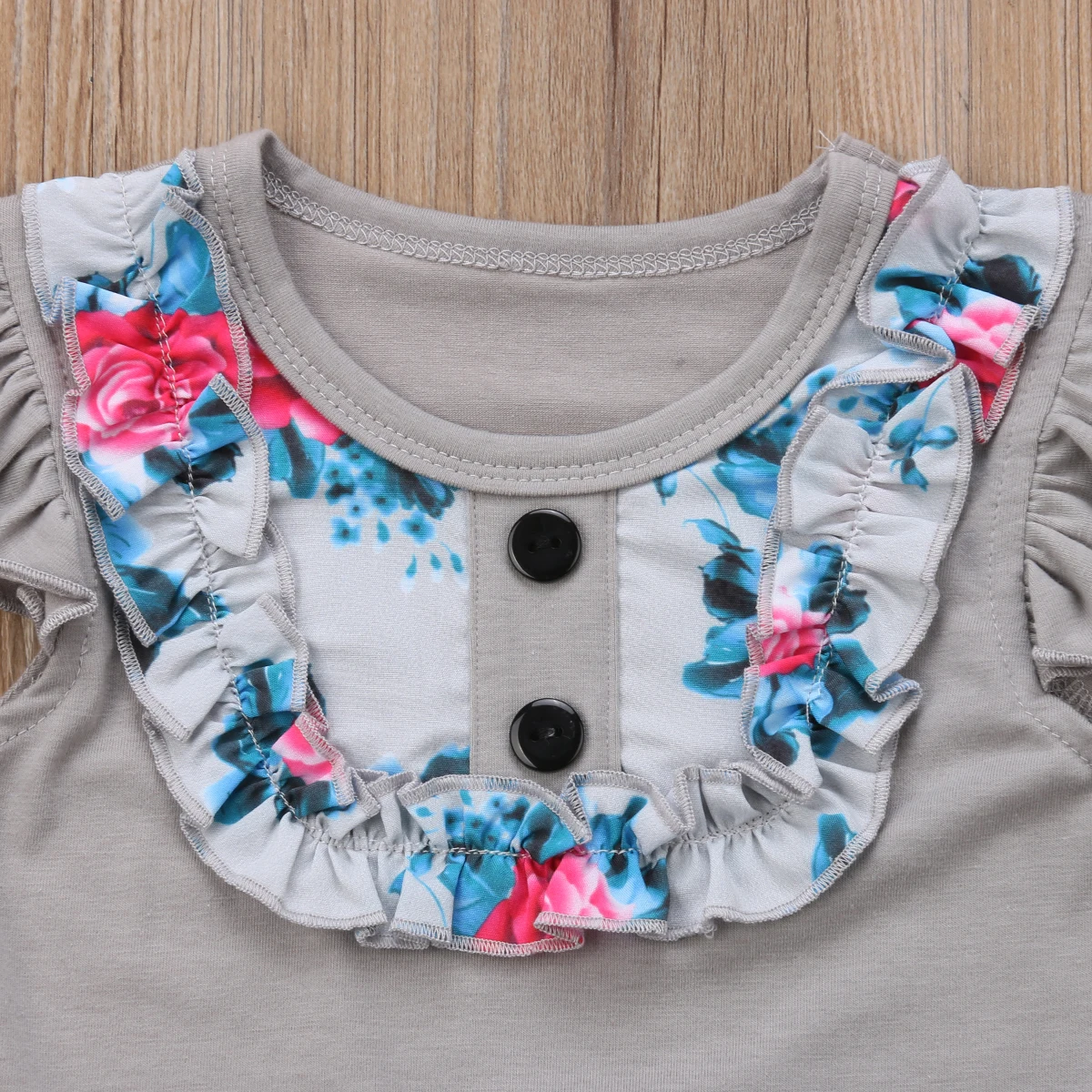 Одежда с цветочным принтом для маленьких девочек шорты расклешенными рукавами и