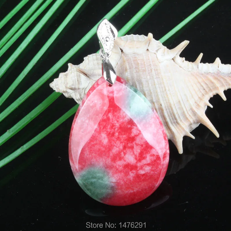 Подвеска из бисера красно-зеленого нефрита 40 х29 мм 1 шт.