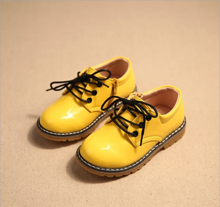 

2019 season boys and girls low to help casual shoes Korean version of bright leather shoes kids wild candy color shoes