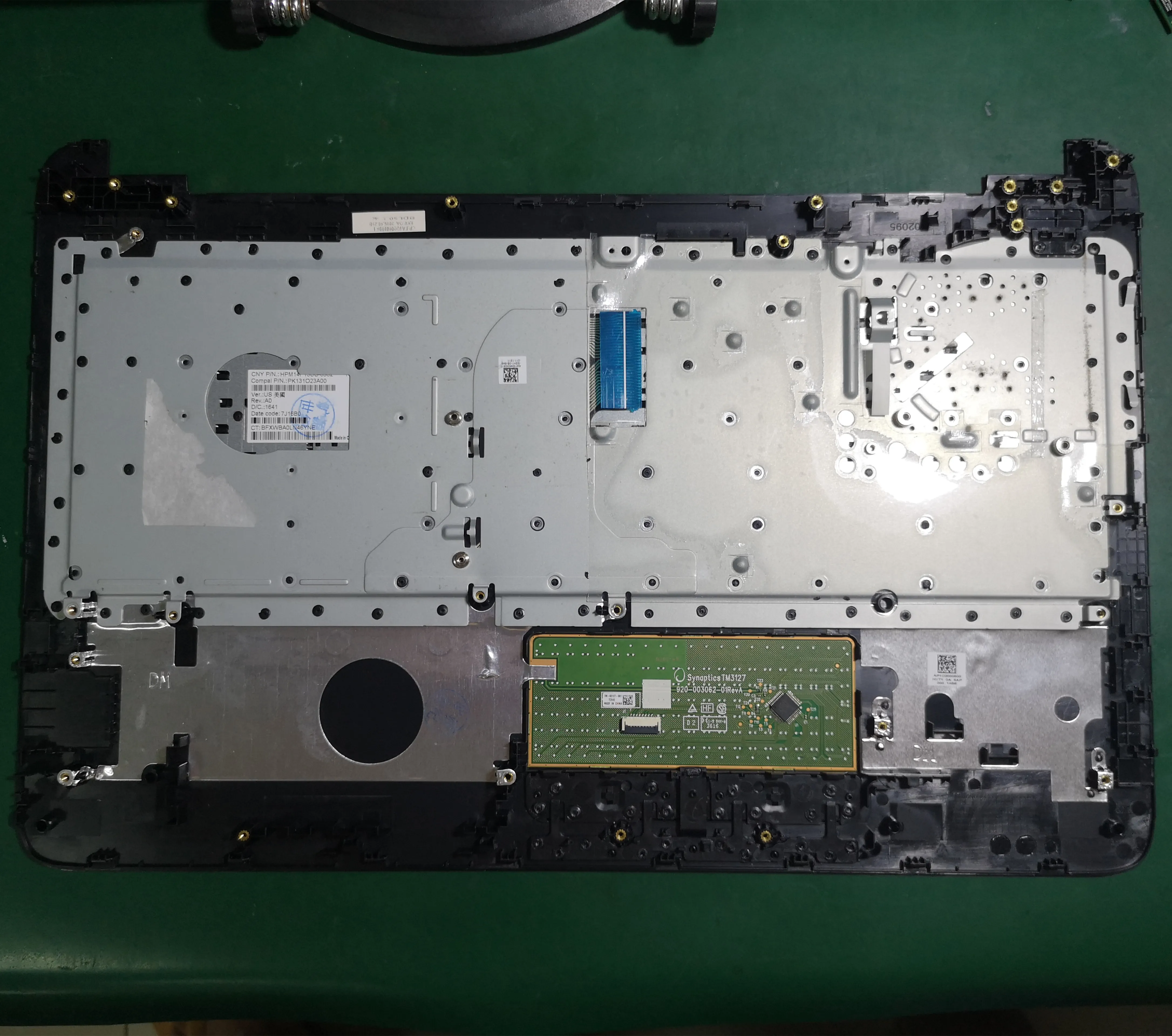 Оригинальная клавиатура для ноутбука HP PAVILION 15-AC 250 G5 US с подставкой рук верхняя