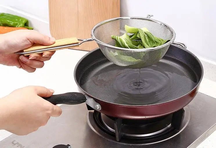Stainless steel flour sifter Sieve Colanders S/M/L/XL Size Fine Mesh Wire oil strainer pot Frying Basket for baking Cooking Tool