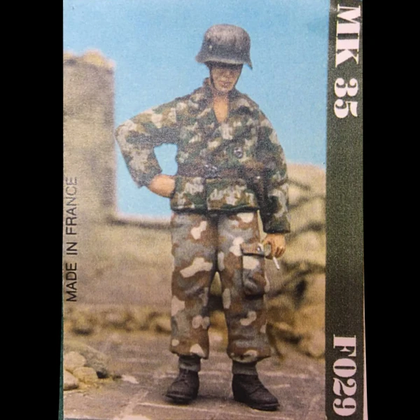 

1/35 A smoked soldier Resin kit soldiers GK Military theme of WWII Scene combination Uncoated No colour