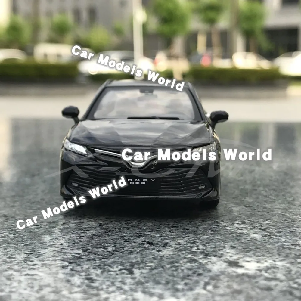 Литая модель автомобиля для всех новых Camry 2018 1:43 (черный) + маленький подарок!| |