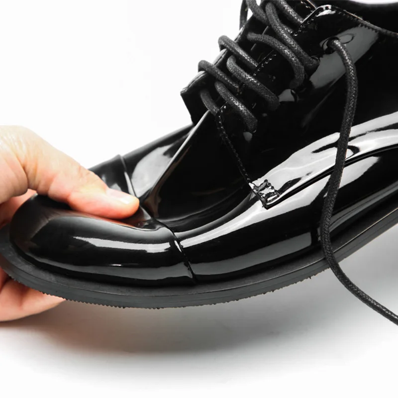 Женские туфли оксфорды из лакированной кожи на плоской подошве с перекрестными ремешками дизайнерские