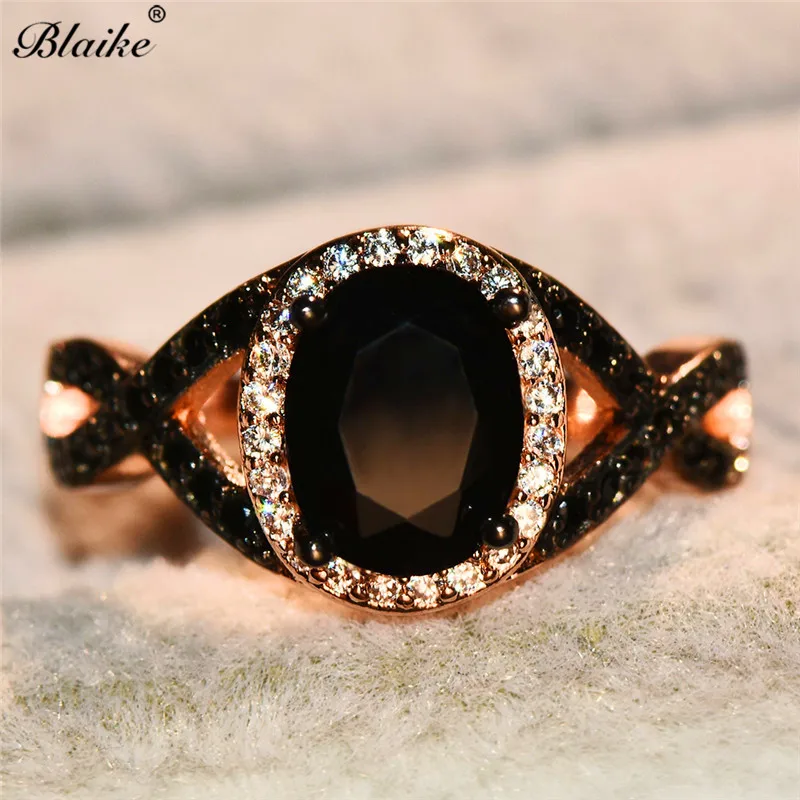 Женское кольцо с фианитом Blaike черное в стиле ретро покрытием из розового