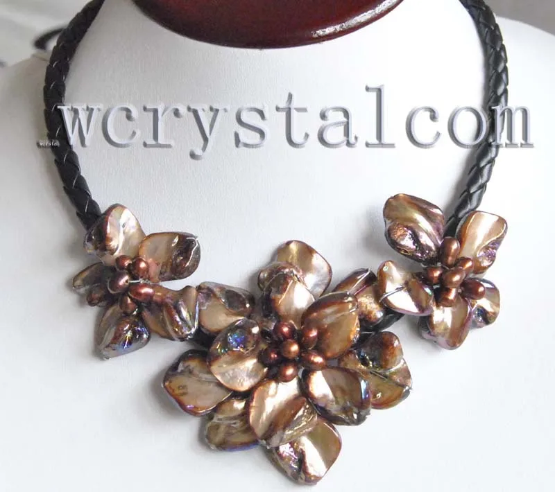 

Coffee Shell & Cultured Pearl Three Flower pendant Designer Necklace Wholesale