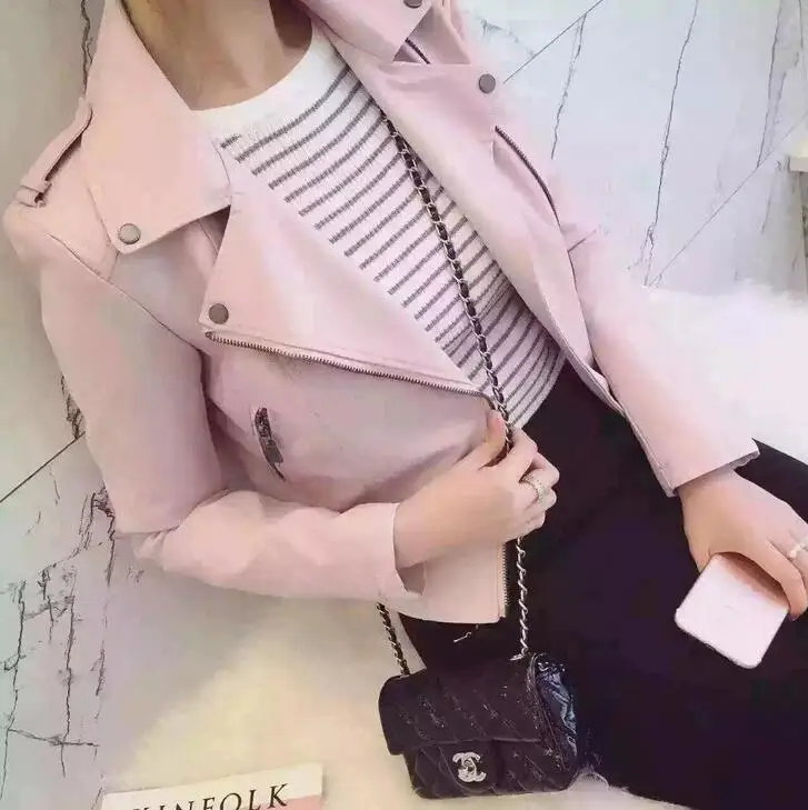 Куртка женская демисезонная короткая из экокожи с эполетами на молнии|leather jacket