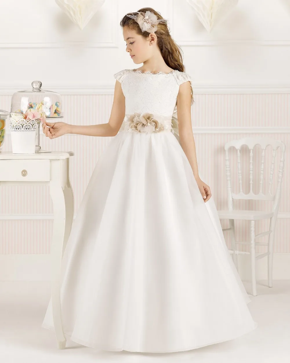 

Cap Sleeves Flower Girl Dresses For Weddings A-line Flowers Lace Beaded Long First Communion Dresses For Little Girls