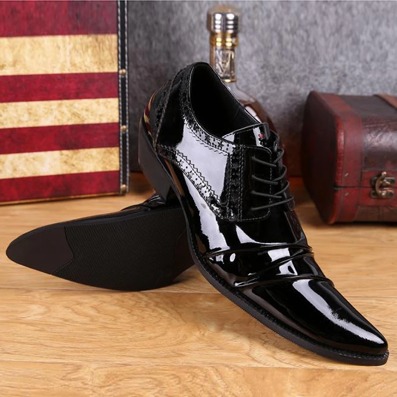 Большие размеры модные мужские туфли-оксфорды с острым носком на высоком каблуке