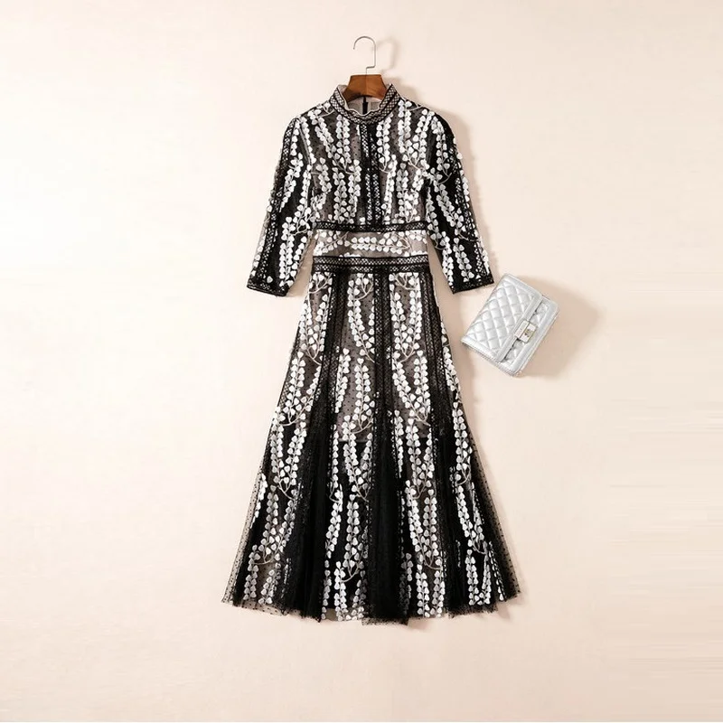 Женское ажурное платье туника праздничное до середины икры с кружевной вышивкой