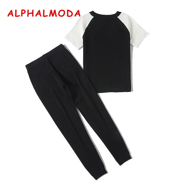 Женский вязаный костюм ALPHALMODA свитер с аппликацией букв + штаны цветами комплект