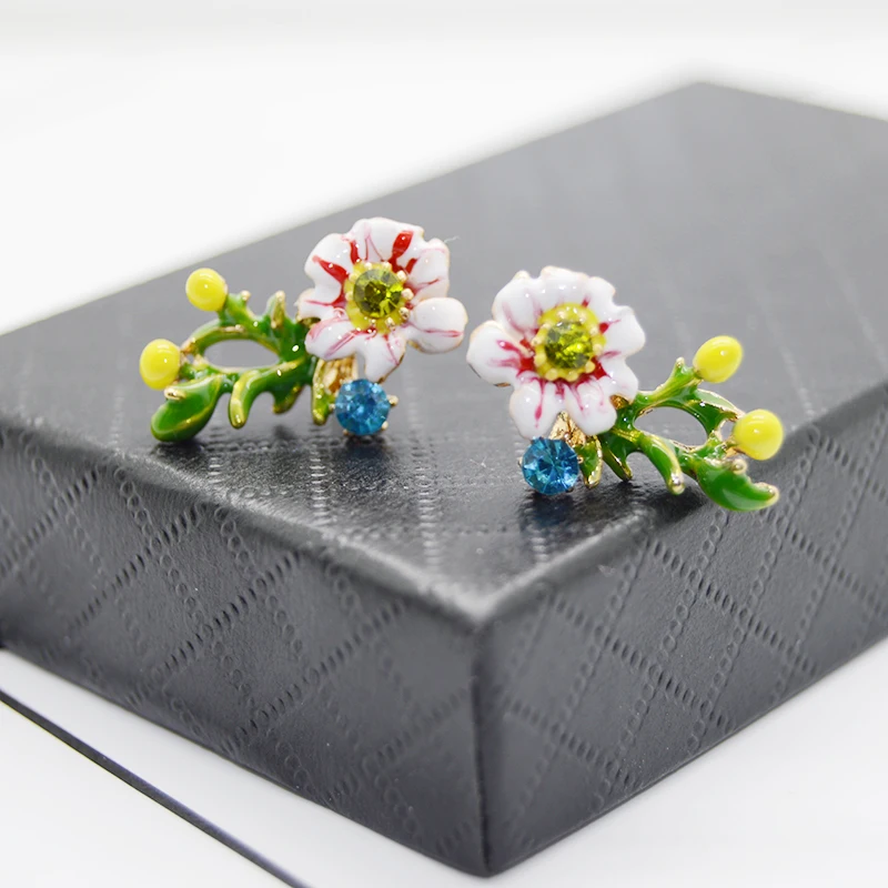 Женские серьги гвоздики с эмалью Anise маленькие романтичные цветком и кристаллами