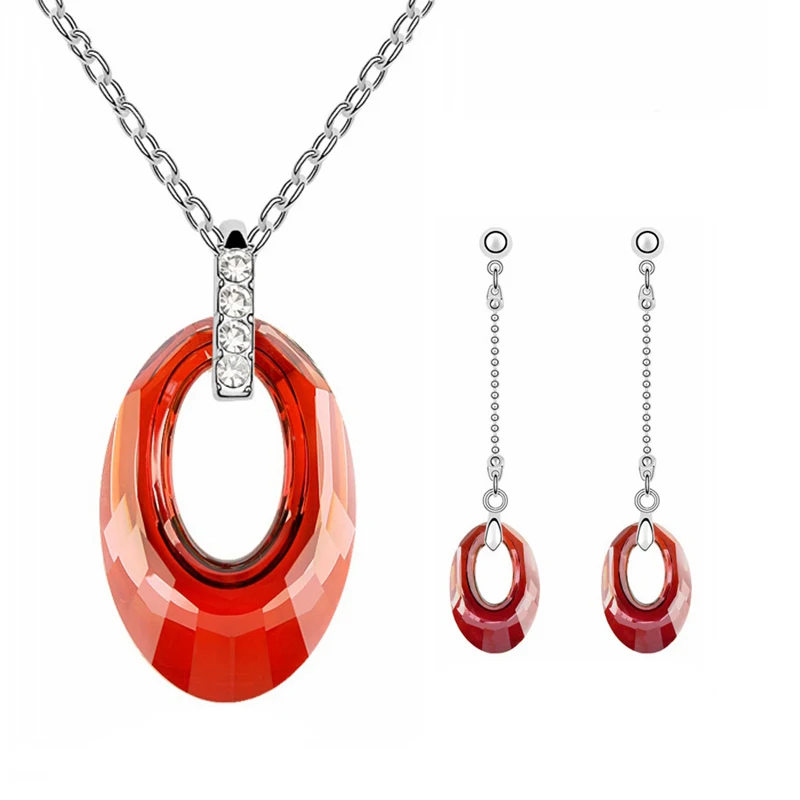 Комплект из колье и серёг с кристаллами Сваровски|jewelry exhibition|jewelry box clip artset up photography