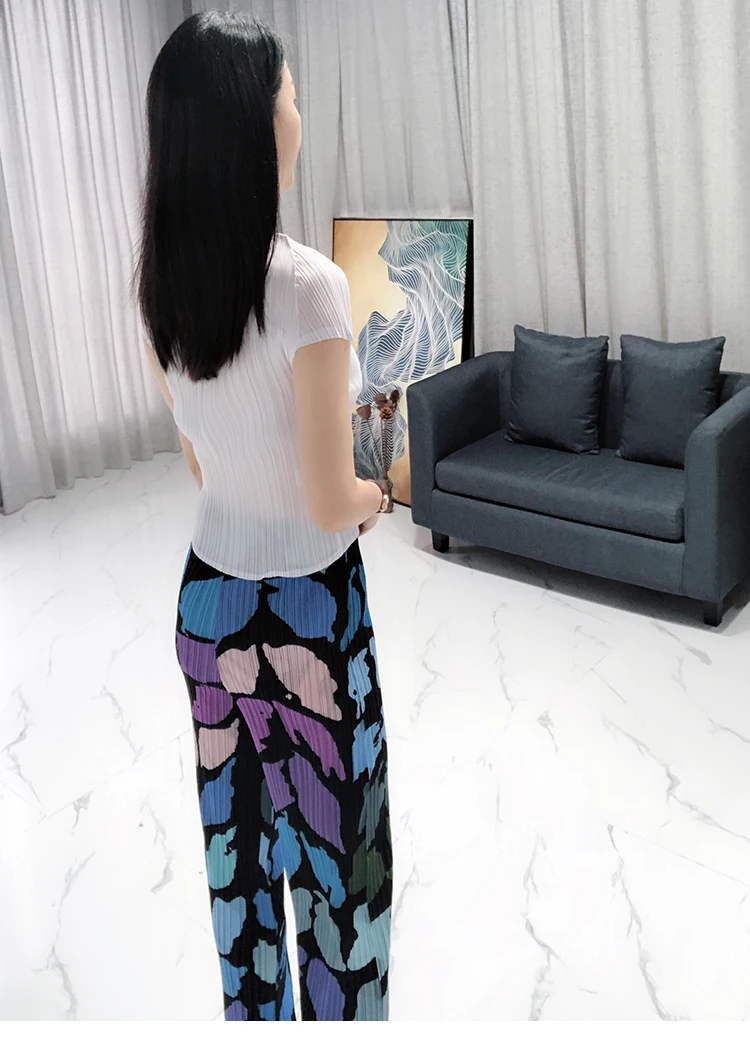 

Miyake fold three-piece set of pleated long-sleeved coat + large swing short sleeve vest +Geometric prin wide pants IN STOCK