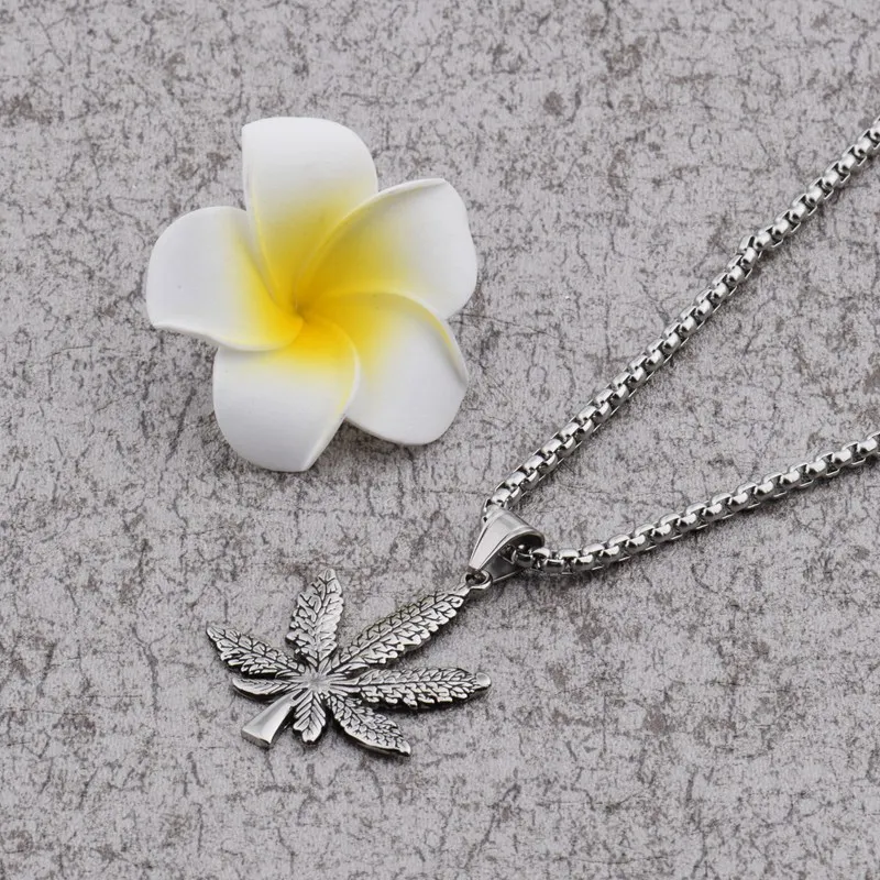 Goofan Europe and Japan South Korea are Maple Leaf Necklace ornaments male female long titanium hip hop STN027 | Украшения и