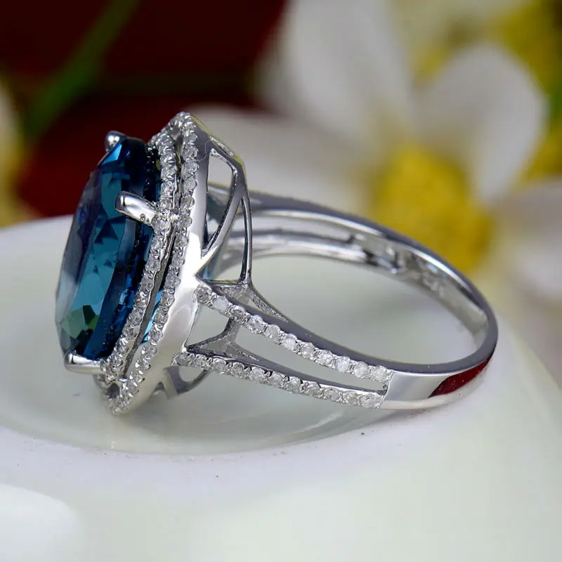 Обручальное кольцо из белого золота с натуральным топазом 11 х13 мм | Украшения и