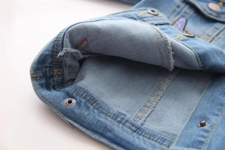 Новинка 2017 Модная Джинсовая куртка для маленьких девочек Верхняя одежда с