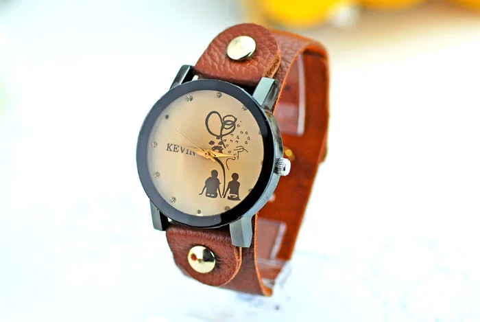 Hot sell fashionLuxury watches wholesale ladies leather fashion back belt table |