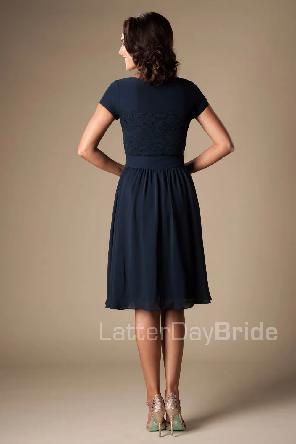 Фиолетовые Короткие Скромные платья для подружки невесты с длинными рукавами